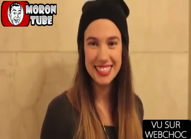 Video :At a train station, she makes an attempt to kiss people